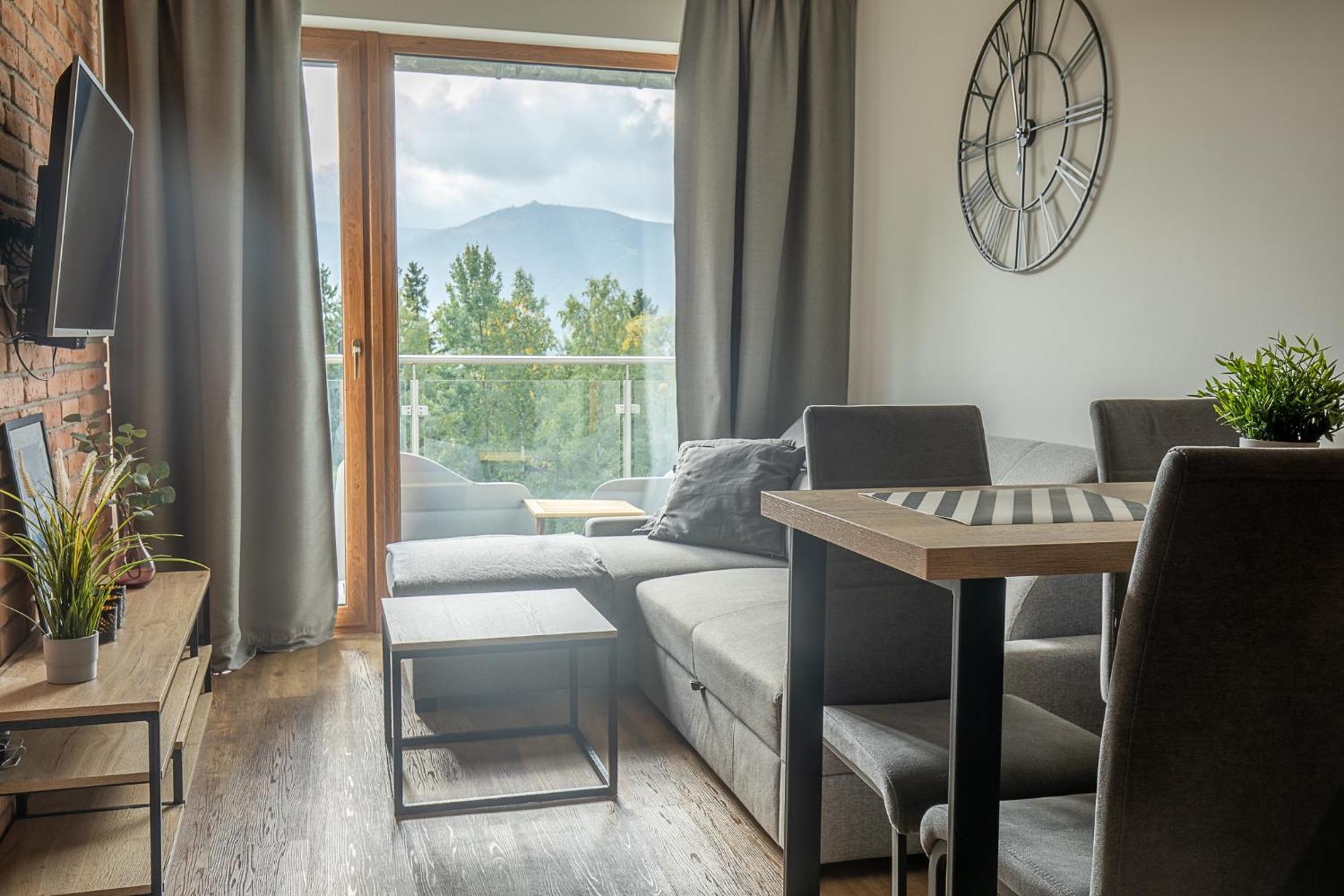 Rentplanet - Apartamenty Schroniskowa ชกลาร์สกา ปอเรมบา ภายนอก รูปภาพ
